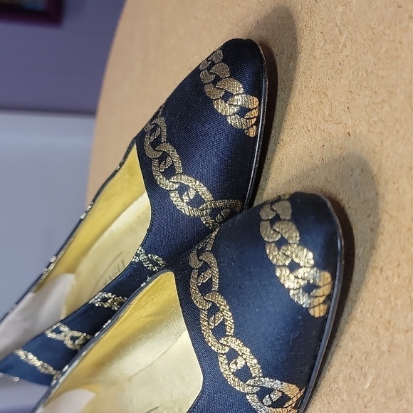 Vintage Italian Made Bruno Magli Pumps - Picture 2 of 10